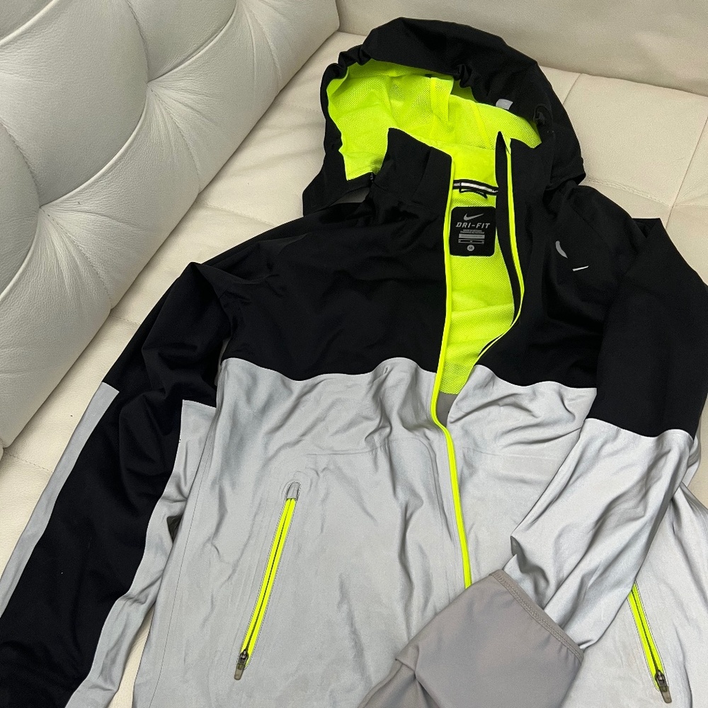 COPY - Nike Runners Reflective Jacket, M Drifit